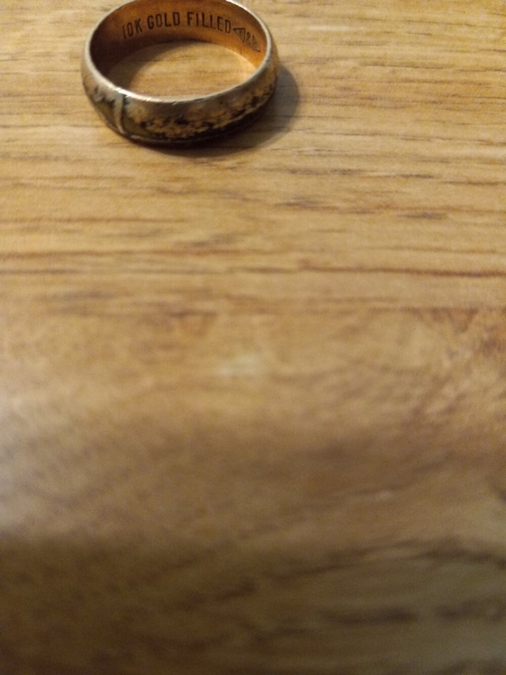 VINTAGE SIGN 10K GOLD FILLED C & C BAND RING